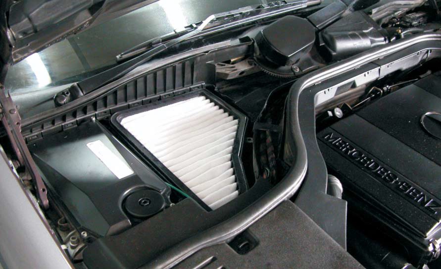 Montaż filtra przeciwpyłkowego w Mercedes S, W140 6/93