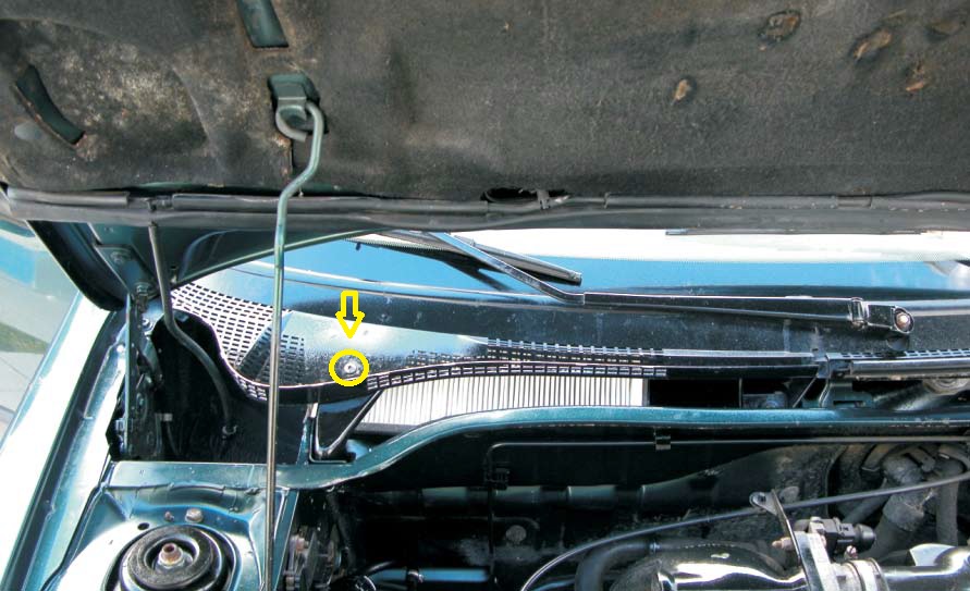 Jak zamontować filtr przeciwpyłkowy w Peugeot 306 1/93